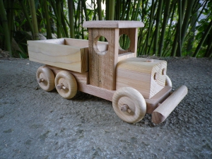 fabriquer un camion en bois jouet